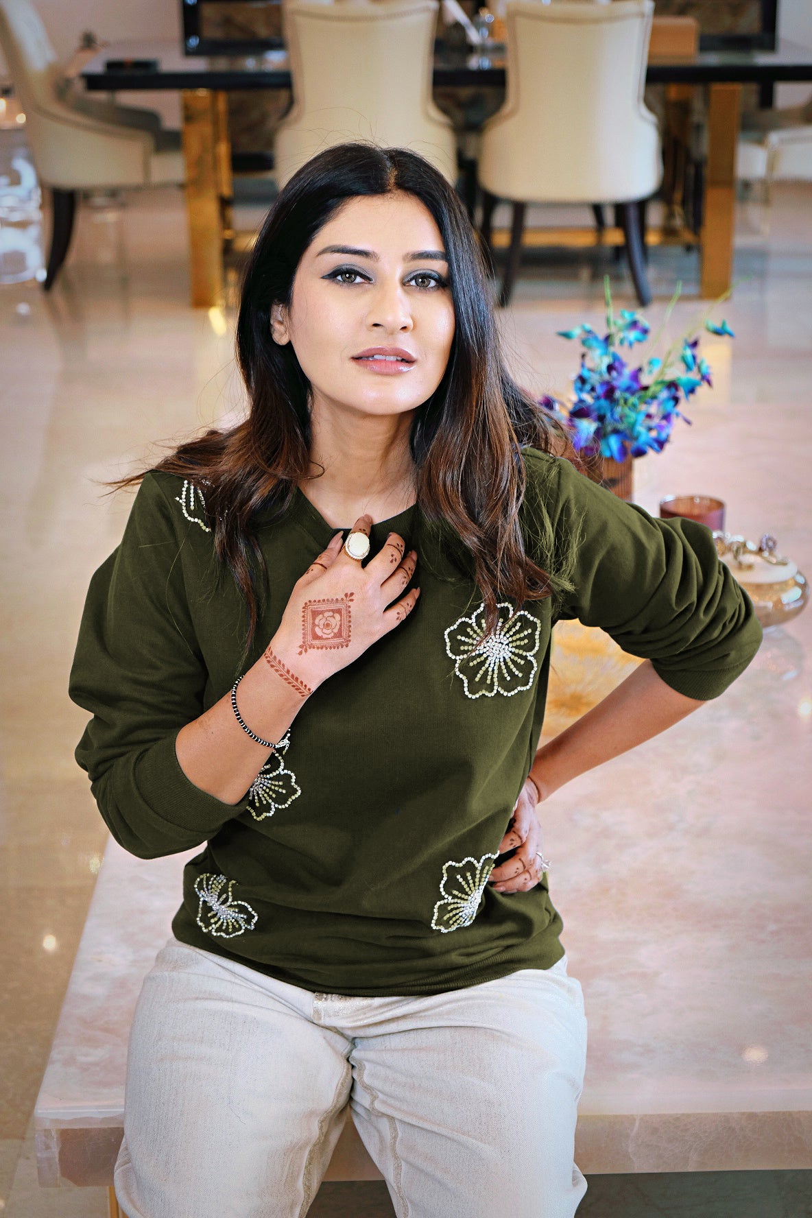 So-Stylish Sarwoski Olive Sweatshirt